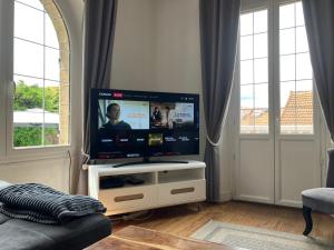 Villa 12MN Walk from le palais