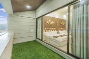 3BHK with Pool - Harmony Palace by Universe Villas
