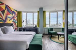 Superior Double Room with River View room in Thon Hotel Rotterdam City Centre