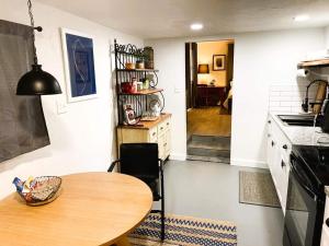 1BR Apt 1500 Monthly 8mins to Integris #C2