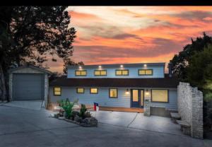 Canyon Lake luxury getaway, hot tub with Lakeview