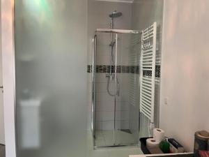 EXECUTIVE SINGLE ROOM WITH EN-SUITE in GUEST HOUSE CITY CENTRE