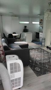 Lentokenttästudio, Oulu Airport studio