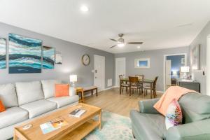 Upscale St Simons Condo Sunroom and Steps to Pool!