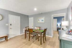 Upscale St Simons Condo Sunroom and Steps to Pool!