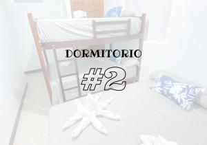 Apartamento en San Cristóbal con 2 habitaciones, 6 camas, sala, comedor, cocina, balcón privado, terraza con vista al mar, lavadora, internet satelital, cerca de bares y restaurantes - Sol y Mar, Galápagos Home