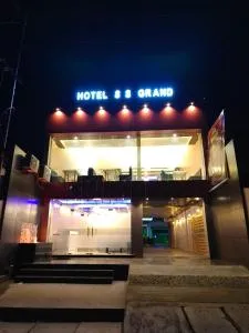 Hotel S S Grand And Multi Cuisine Restaurant - Chunār