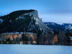 Ascent 206 by East West Hospitality