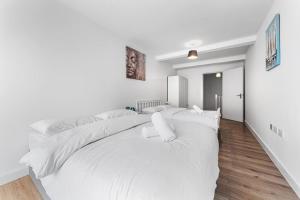 Spacious Sleep 12 1 min from Tooting Station MR2