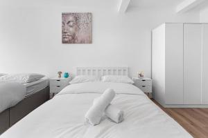 Spacious Sleep 12 1 min from Tooting Station MR2