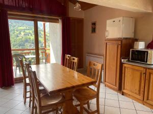 Appartement Confortable 85m² pour 6 Pers. avec Terrasse, à 300m des Pistes à St Martin de Belleville - FR-1-452-382