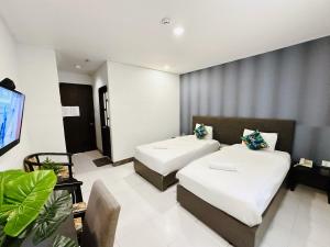 Phòng Hai Giường Đơn Có Vòi Sen (Twin Room with Shower)
