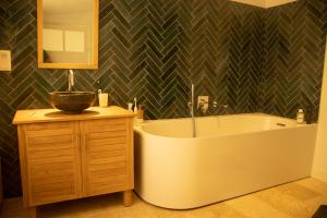 Villas Maison avec jardin, centre ville et plage a pieds : photos des chambres