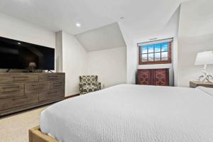 Ascent 408 by East West Hospitality