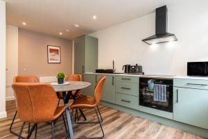 Den - Stylish 1-Bed Apartment 5