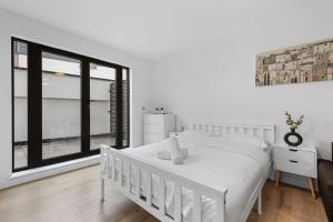 Spacious Sleep 14 - 1 min from Tooting Station MR3