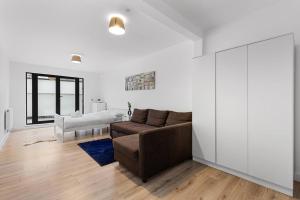 Spacious Sleep 14 - 1 min from Tooting Station MR3