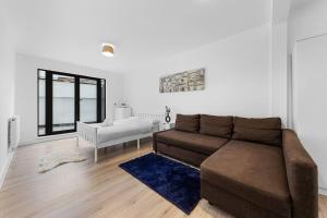 Spacious Sleep 14 - 1 min from Tooting Station MR3