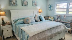 106 - 22 Newly Renovated Fabulous Condo