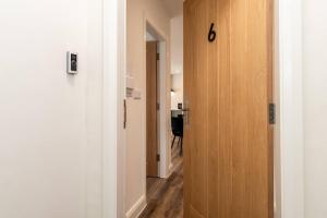 Aurum - Stylish 1-Bed Apartment 6