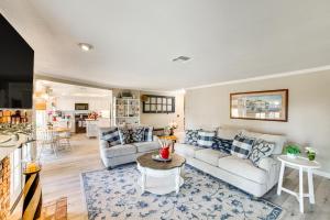 Pet-Friendly Riverside Retreat w Private Spa!