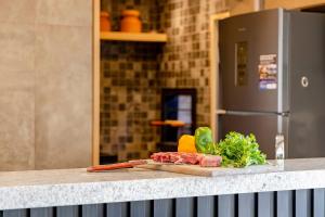 Exclusivo Apartamento com Vista Mar e Saída Direta para Praia