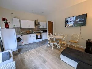 Entire 2 Bedroom Cosy Flat Near City Centre