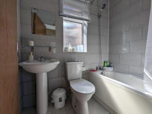 Entire 2 Bedroom Cosy Flat Near City Centre