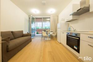 Waterfront Luxury 1BR, Free PARKING, AC, NETFLIX & WIFI BY TILO LUX