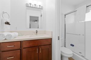 Fox & Swan Chalet - Beautiful ranch style home with Hot Tub and a Game Room with Arcade Games!