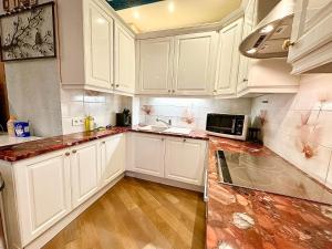 3 pièces 100m2 balcon centre juan 2 pas des plages