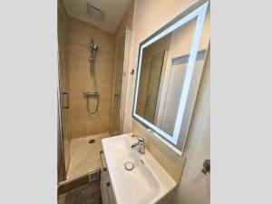 Appartements NERO studio confort tt equipe! Paris Villejuif metro 7 et 14 : photos des chambres