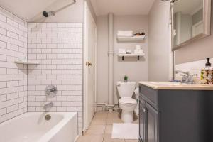 Walkable Allentown Downtown Gem with King Bed