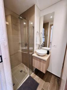 Pool & Rooftop! Steps to the old city and Getsemany