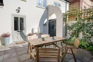 Quiet Sanctuary with Parking - The Wilton Cottage - Salisbury
