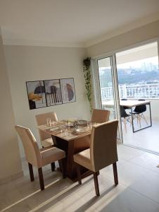 Duas suítes em apartamento luxuoso c/ área gourmet.