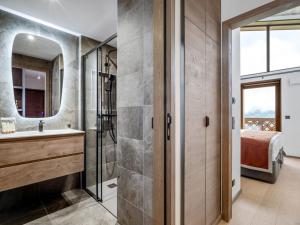 Appartements Appartement Neuf a Courchevel le Praz, 2 Chambres, Proche Pistes, Parking Inclus - FR-1-568-51 : photos des chambres