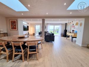 Maison avec grand jardin clos, baby-foot, barbecue, garage, Wi-Fi - Calme et confort en Flandre - FR-1-510-221