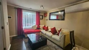 Casa con estacionamiento en sector residencial - Chinchin