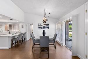 Desert Flower- Country Club Condo Pool & Spa