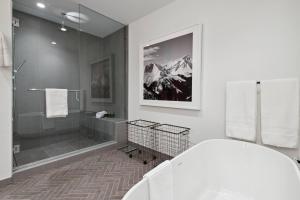 Frontgate 206 by East West Hospitality