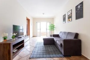 Espaçoso com 2 Quartos, bem tranquilo c/ varanda! - Rabelo