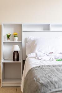 Espaçoso com 2 Quartos, bem tranquilo c varanda!