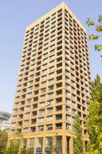 Downtown 2 rooms apartment 18th floor with free parking