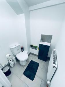 2 Bed Flat - Sleeps 5 - Parking - Wifi