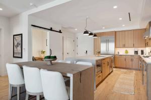 Frontgate 310 by East West Hospitality