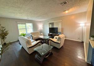 Cozy 1x1 Retro Escape - East Htx