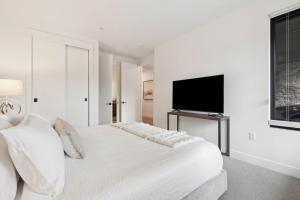 Frontgate Townhome 01 by East West Hospitality