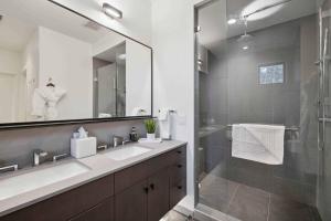 Frontgate Townhome 01 by East West Hospitality