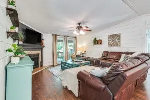 Upscale Lake Texoma Vacation Home 1 Mi to Marina! - Willow Spring